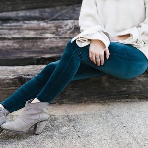 Spanx Velvet Leggings in Color Malacite